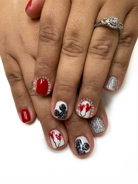 Valentine Mickey Nails, Disney Nails Valentines Day, Disney World Nails Christmas, Mickey Mouse Valentines Nails, Disney Heart Nails, Mickey Mouse Inspired Nails, New Years Disney Nails, 4th Of July Disney Nails, Red Mickey Nails