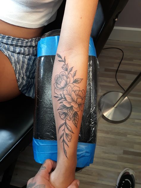 Wrap Around Forearm Tattoo Women Butterflies, Peony Wrap Around Tattoo, Women Tattoos Ribs, Back Bicep Tattoos For Women, Inner Arm Flower Tattoos For Women, Marigold And Rose Tattoo, Women Forearm Tattoo Sleeve, Flower Tattoos For Women Forearm, Rist Tattoo Women