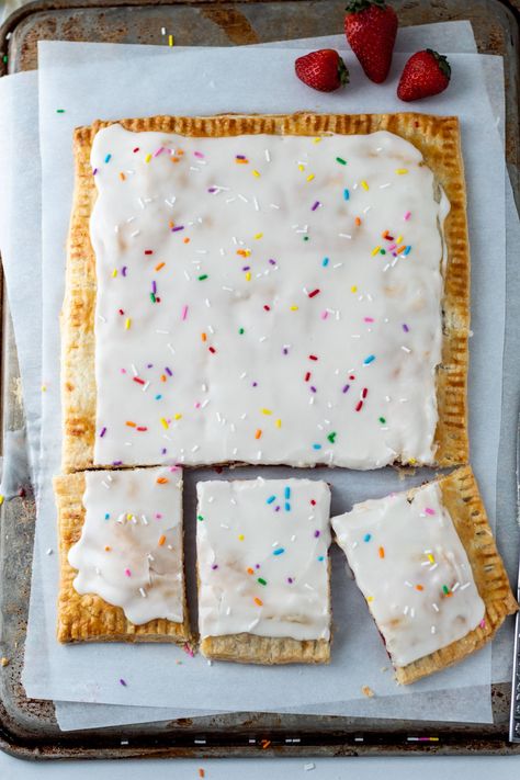 Pop Tart Recipe, Strawberry Pop, Easy Icing, Poptart Recipe, Strawberry Pop Tart, Giant Strawberry, Chocolate Crinkle, Roasted Strawberries, Pop Tart