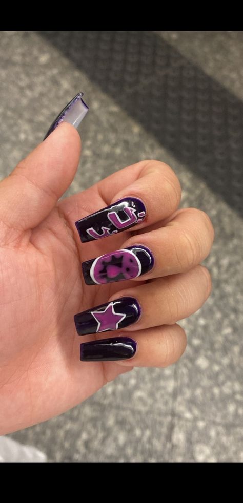 Adventure Nails, The Joestars, Black And Purple Nails, Green Adventure, Palm Tree Nails, Nail Piercing, Anime Nails, Goth Nails, Top Nail