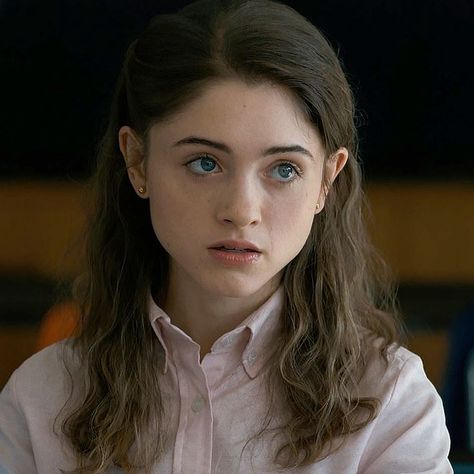 Nancy Wheeler Stranger Things, Stranger Things Season 1, Stranger Things Icon, Street Film, 11 Stranger Things, Vogue Photoshoot, Natalia Dyer, Nancy Wheeler, Stranger Things Girl