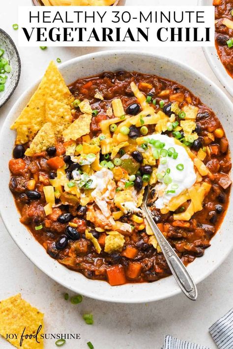 This vegetarian chili recipe is easy to make in 30 minutes on the stovetop. It’s loaded with veggies and perfectly seasoned with a homemade spice mixture. It's a healthy, hearty and cozy meal. Veggie Chili Recipe Easy, Vegaterian Chilli, Vegetarian Recipes Chili, High Protein Vegetarian Chili, Black Bean Chili Recipe Vegetarian, Veg Chili Recipe, Vegetarian Chilli Recipes, Veggie Chilli Recipe, Vegetarian Chili Recipe Crockpot