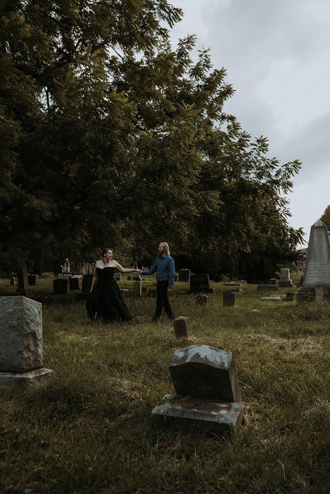 Cemetary Photoshoot Ideas, Engagement Photos In Cemetary, Creepy Engagement Photos, Engagement Photos Cemetery, Salem Engagement Photos, Cemetery Date, Cemetery Engagement Photoshoot, Cemetary Wedding Photos, Couple Graveyard Photoshoot