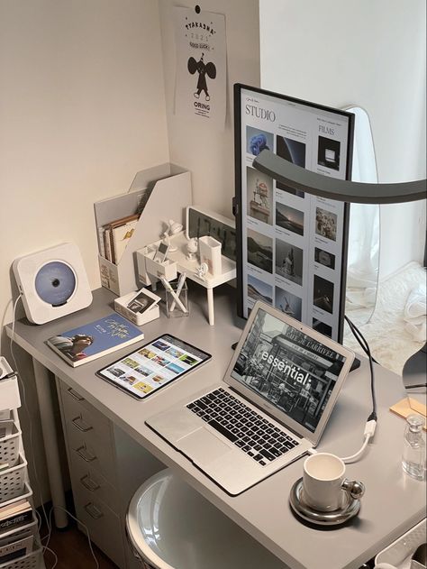 Wood Desk Setup, White Aesthetic Desk, Simple Desk Setup, Minimalist Desk Setup, Aesthetic Desk Setup, Laptop Stand For Desk, Dream Desk, Study Desk Decor, Aesthetic Desk