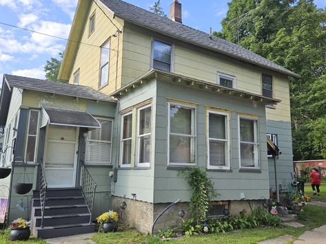 Small Suburban House Aesthetic, 1930s Home Exterior, Korean Home Exterior, 1950s House Exterior, 1950s Houses, Small Town Houses, 1950s Architecture, Small Townhouse, Apartment Building Exterior