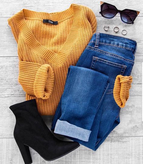 Orange Pants Outfit, Fashion Knitwear, Fashion Australia, Orange Pants, Foto Tips, Classy Fashion, Cute Fall Outfits, Style Korean, 가을 패션