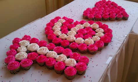 Cupcakes shaped like 16 16 Cupcake Cake, Cupcake Cake Ideas, 16 Cupcakes, Sweet 16 Cupcakes, Teen Cakes, Birthday Cakes For Teens, Cake Wrecks, Sweet 16 Birthday Cake, 16 Cake