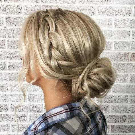 Quick Loose Side Braid and Bun Updo Cute Quick And Easy Hairstyles, Loose Side Braid, Twisty Hairstyles, Easy Braided Updo, Loose Braid, Loose Side Braids, Quick And Easy Hairstyles, Easy Work Hairstyles, Medium Hair Braids