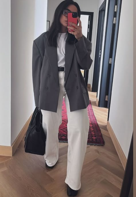 Oversized Gray Blazer Outfit, Grey Oversized Blazer Outfit, Gray Blazer Outfit, Jean Claro, Grey Blazer Outfit, Oversized Blazer Outfit, University Outfits, Money Aesthetics, Corporate Baddie