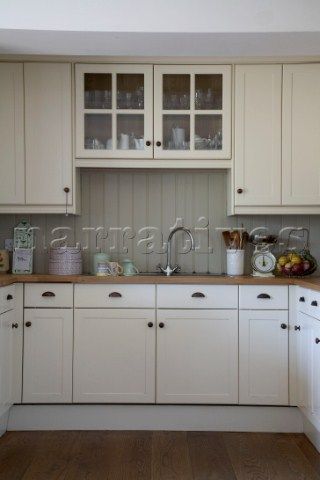 Wood painted kitchen units with tongue and groove splashback Arundel West Sussex Kitchen Cupboards Paint, Diy Wood Floors, Wood Table Diy, Wood Bedroom Furniture, Rustic Modern Kitchen, Wood Interior Design, Kitchen Splashback, Chic Kitchen, Kitchen Units