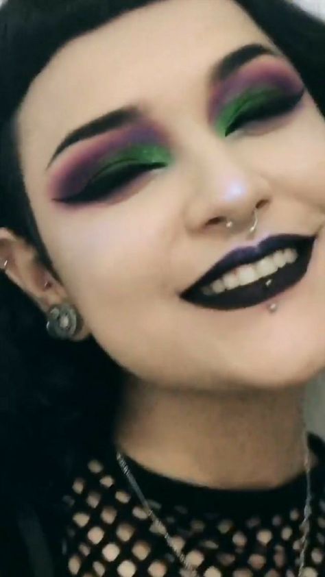 Witch Eyeshadow Looks, Green Gothic Makeup, Black Eyeshadow Looks Goth, Green Makeup Goth, Easy Goth Eye Makeup, Gothic Fairy Makeup, Whimsical Goth Makeup, Goth Eyeshadow Looks, Purple Green Makeup