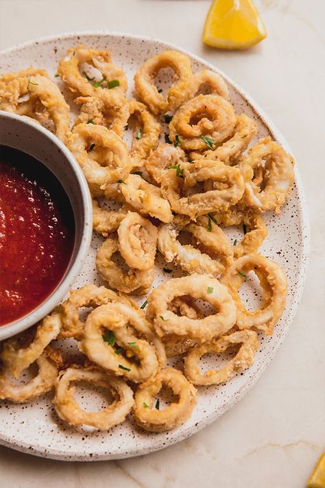 This calamari is perfectly crispy, and like eating a restaurant-quality dish at home! This version is gluten-free and made in an air fryer. Gluten Free Fried Calamari, Gluten Free Calamari Recipes, Gluten Free Calamari, Crispy Calamari, Paleo Entrees, Italian Main Dishes, Calamari Recipes, Classic Appetizers, Fried Calamari