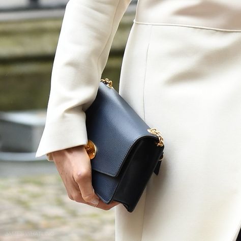 Meghan Markle carrying the Mulberry Darley bag Mulberry Darley Bag, Mulberry Darley, Meghan Markle Dress, Commonwealth Day, Amanda Wakeley, Online Survey, Meghan Markle Style, Fashion Goals, Royal Engagement