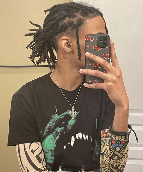 Men Dread Ponytail Styles, Locs Men Aesthetic, Dread Mullet Men, Dreads Short Hair Men, Full Head Of Locs Men, How To Style Dreads For Men, Soft Locs Men, Small Twists Men, Brotherlocks Men