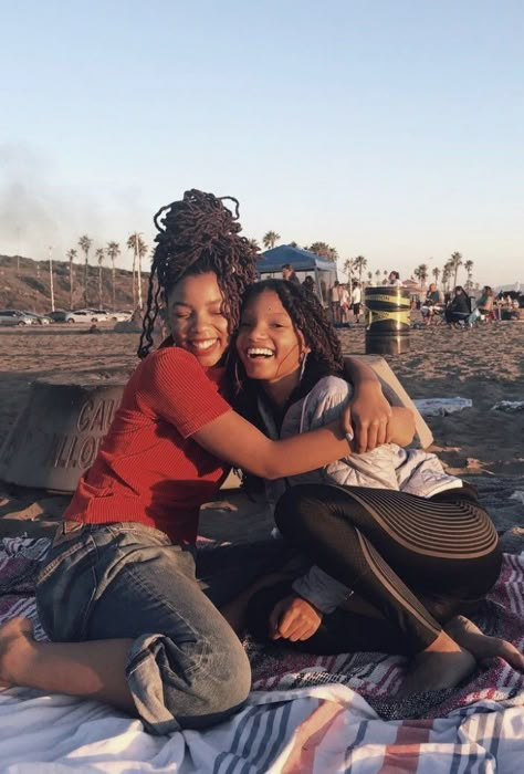 Chloe Halle, Chloe And Halle, Chloe Bailey, Beautiful Locs, Chloe X Halle, Black Sisters, Halle Bailey, Wellness Recipes, Aesthetic Board