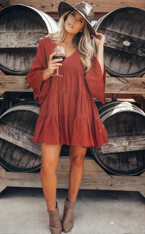 Look Hippie Chic, Wineries Outfit, Beach Wedding Attire, Cheap Dresses Casual, Looks Country, Cowgirl Aesthetic, Western Style Outfits, Boho Clothes, Mode Boho