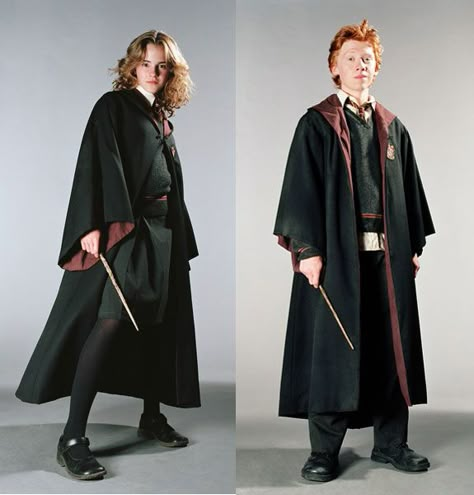 Harry Potter Hogwarts Uniform, Hogwarts Student Costume, Hogwarts Gryffindor Uniform, Harry Potter School Uniform, Gryffindor Robes, Hogwarts School Uniform, Harry Potter Gryffindor Robe, Hogwarts Style, Harry Potter Uniform