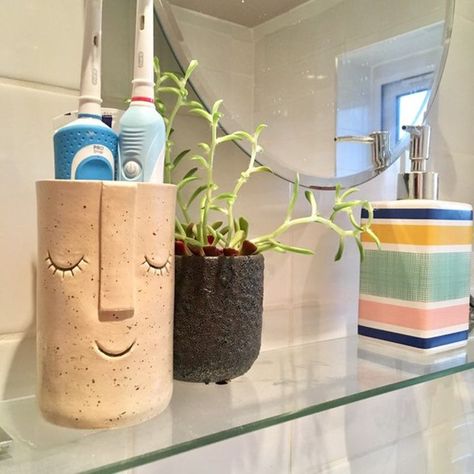 Clay Toothbrush Holder, Cute Plant Pots, Pottery Toothbrush Holder, Face Plant Pot, Ceramic Toothbrush Holder, Bathroom Ceramic, Electric Toothbrush Holder, Toothbrush Holders, Clay Planters