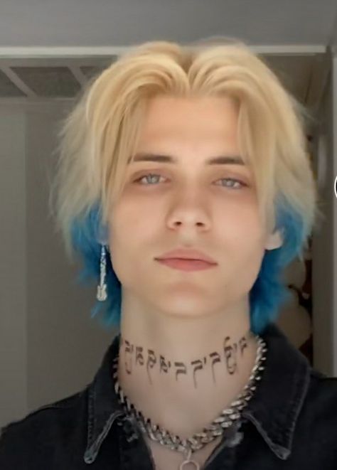 Blue Haired Guy Aesthetic, Blue Hair Guy Aesthetic, Ice Blue Hair Men, Guy With Blue Hair Aesthetic, Mens Dyed Hair Ideas, Boys With Dyed Hair, Blue Hair Aesthetic Boy, Blonde Hair With Blue Highlights, Boys Dyed Hair