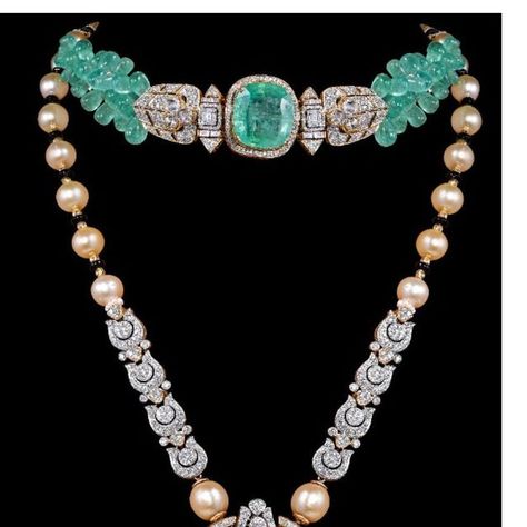 Jewel Drawing, Bridal Necklace Designs, Jewellery Design Sketches, Light Weight Jewelry, Pearl And Diamond Necklace, Diamond Jewelry Necklace, Crown Jewels, Emerald Jewelry, Indian Jewellery