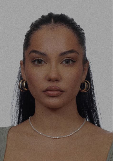 Passport Aesthetic Photo, Pretty Id Picture, Pretty Passport Photo, Passport Picture Outfit, Passport Photo Outfit, Passport Picture Aesthetic, Passport Picture Makeup, Passport Photo Aesthetic, Passport Picture