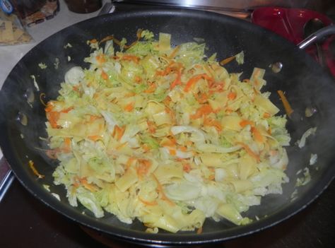 Haluski ---cabbage & noodles Jamaican Cabbage, Sweet And Sour Cabbage, Cabbage And Carrots, Carrot Recipe, Jamaica Food, Steamed Cabbage, Jamaican Cuisine, Jamaican Dishes, Carrot Recipes