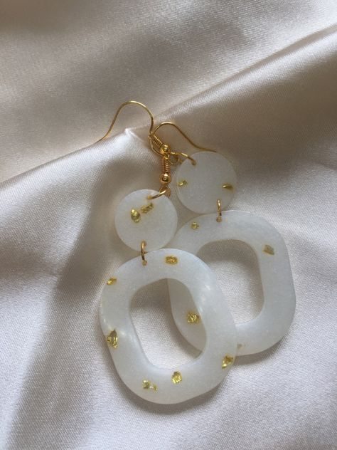 White Resin Earrings, Resin Jewelry Ideas Inspiration, Resin Earrings Ideas, Trendy Jewelry Ideas, Resin Jewelry Tutorial, Diy Resin Earrings, Diy Wire Jewelry Rings, Pearl Resin, Diy Earrings Easy