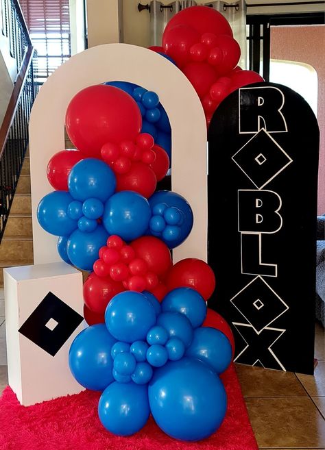 This look was achieved with decomax 18/12 and 5 inch balloons and Chiara open and closed walls Roblox Balloon Garland, Roblox Balloon Decor, Roblox Birthday Party Ideas Decor, Diy Roblox Party Decorations, Roblox Decoration Ideas, Roblox Birthday Decorations, Roblox Backdrop, Roblox Themed Birthday Party, Roblox Party Decorations