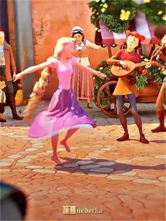 Rapunzel Kingdom Dance, Rapunzel Dance, Rapunzel Dancing, Rapunzel Video, Disney Dance, Disney Gifs, Disney Movie Scenes, Disney Cuties, Cartoons Dancing