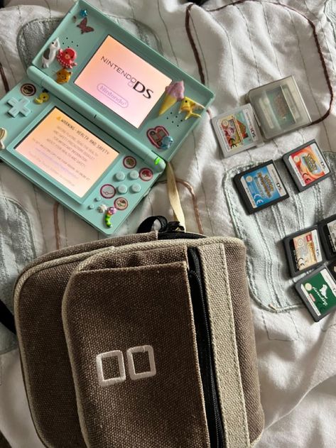 Nintendo Dsi Aesthetic, Aesthetic Nintendo, Gamer Girl Aesthetic, Childhood Room, Nintendo Dsi Games, Nintendo Handheld, Gamer Aesthetic, Girl Gamer, Cozy Gaming