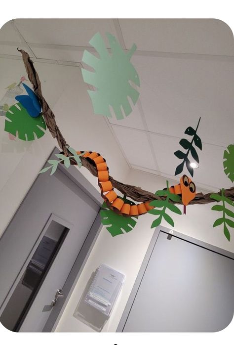 Jungle Student Section Theme, Jungle School Decorations, Wild Animals Classroom Decoration, Diy Jungle Vines Brown Paper, Rainforest Decorations Diy, Jungle Vbs Crafts For Kids, Preschool Jungle Theme Classroom, Jungle Hallway Theme, Jungle Journey Vbs Classroom