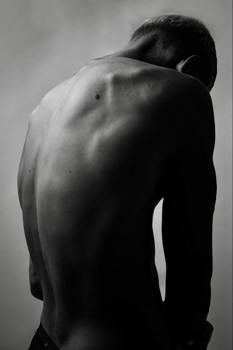 ig: annafrejpg #blackandwhite #blackandwhitephotography #photography #photooftheday #photoshoot Male Back Photography, Men Photography Poses Male Portraits, Male Neck Reference, Men’s Back, Guy Kneeling Pose, Anatomy Photography, Man On Knees, Male Anatomy Reference Models, Body Close Up Photography Men