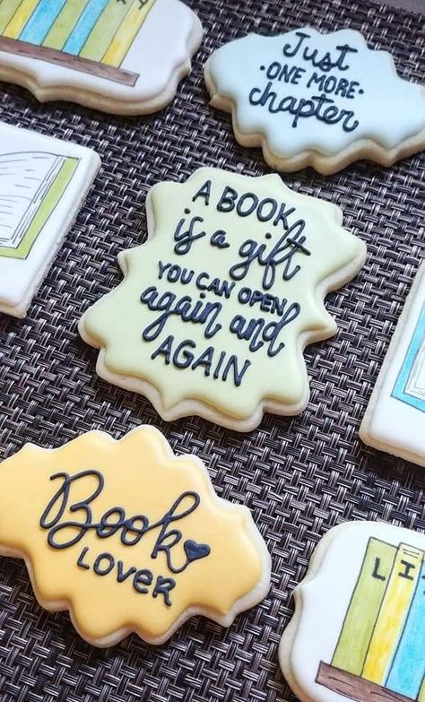 Book Club Cookies Decorated, Book Sugar Cookies Decorated, Book Themed Cookies, Book Club Cookies, Book Cookies Decorated, Book Sugar Cookies, Quince Cookies, Book Bakery, Book Cookies