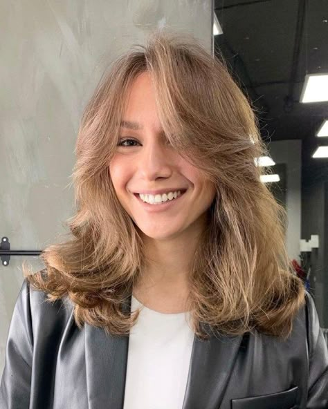 Medium Length Hair With Layers And Curtain Bangs Wavy, Medium Length Long Layers Curtain Bangs, Mi Long Haircut, Shirt Hair Curtain Bangs, Midi Cut Haircuts, Midi Haircut With Bangs, Mid Length Haircut With Curtain Bangs, Layered Curtain Bangs Medium Hair, Curtan Bang Long Hair