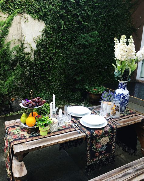 Tablescape for two Iftar Ramadhan, Garden Tablescape, Iftar, Simple Decor, Beautiful Decor, Tablescapes, Interior Designers, Home Garden, Dinnerware