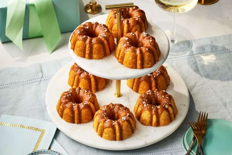 Potluck-Perfect Mini Caramel Cakes Caramel Cakes, Caramel Cake Recipe, Southern Living Recipes, Breakfast Party Foods, Vegetarian Bake, Breakfast Party, Flaky Salt, Caramel Cake, Quick Easy Dinner