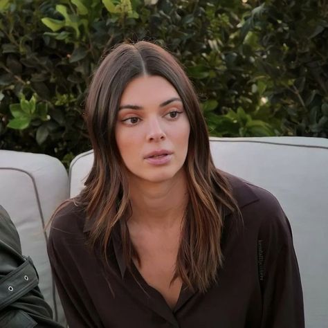 Kelsey Merritt Haircut, Kendall Brown Hair, Kendall Jenner Mid Length Hair, Kendall Jenner Haircut Layers, Kendall Jenner Hair Long, Kendall Jenner Brunette Hair, Kendall Jenner Layered Hair, Kendall Jenner Hair Color Brown, Kendall Hair Color