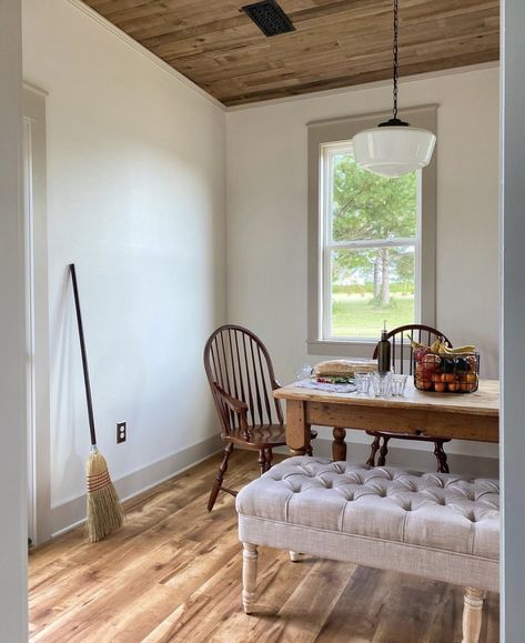 Small Farm Table Dining Room, 40s House, Minimal Farmhouse, Small Dining Room Decor, Minimalist Farmhouse, Dining Banquette, Minimalist Inspiration, Cottage Ideas, Minimal Home