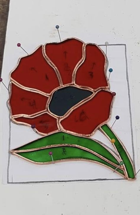 Stained Glass Beginner, Stained Glass Poppy, Stain Glass Patterns, Stained Glass Patterns Free, Making Stained Glass, Stained Glass Birds, Glass Suncatchers, Stained Glass Decor, Stained Glass Ornaments