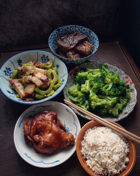 Chinese Cuisine Aesthetic, Chinese Food Aethstetic, Food Around The World, Food Set Up, Fair Food Recipes, Food Obsession, Everyday Food, Beautiful Food, Perfect Food