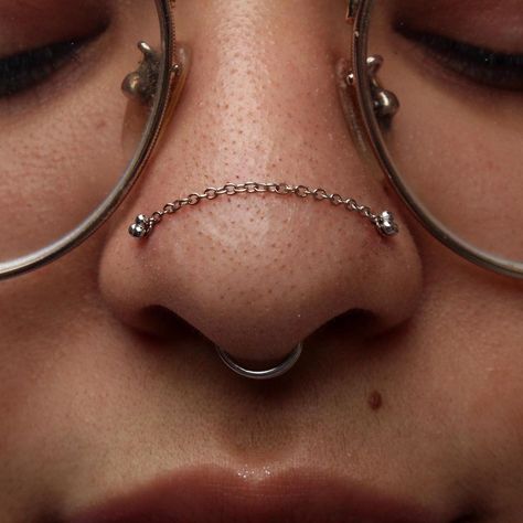 Over The Nose Chain Piercing, Nose Piercing Chain, Piercing Chain, Nose Chain, Chain Tattoo, Piercing Inspo, Cute Ear Piercings, Face Jewellery, Nose Jewelry