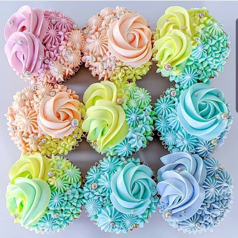 🍰 CAKES 🍰 COOKIES 🍰 CUPCAKES 🍰 on Instagram: “1, 2 or 3? 😍 Which color combo do you like most? Please comment 🤗 . Credit @bake_a_saurus . Do you need more inspiration and ideas? Follow…” Cupcake Decorating Tips, Fancy Cupcakes, Cupcake Cake Designs, Buttercream Cupcakes, Floral Cupcakes, Beautiful Cupcakes, Cupcake Designs, Cake Decorating Designs, Cupcake Frosting