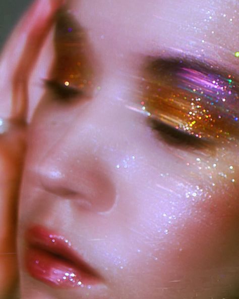 Glitter Photo Shoots, Photoshoot Makeup, Valentines Makeup, Glitter Photo, Creative Photoshoot Ideas, Strange Photos, Edgy Makeup, Flash Photography, Beauty Shoot