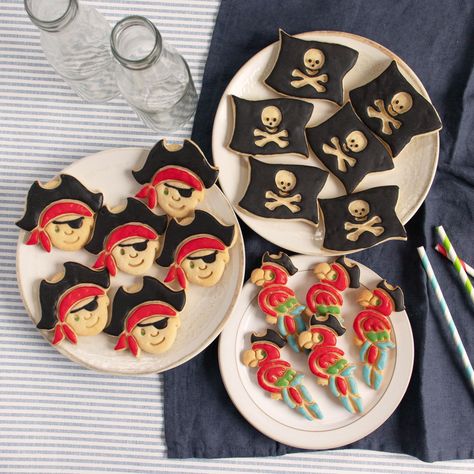 Pirate Cookies, Cookies Kids, Halloween Party Table, Halloween Symbols, Craft Clay, Pirate Boy, Biscuit Dough, Pirate Flag, Cookies For Kids