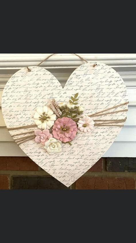 Wood Heart Ornaments, Wood Hearts Diy Ideas, Wood Hearts Diy, Wooden Hearts Crafts Ideas, Wooden Heart Decor, Wood Heart Crafts, Wooden Hearts Crafts, Valentine Wood Crafts, Vintage Valentine Crafts