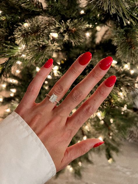 Red Tips Dip Nails, Opi Big Apple Red Almond Nails, Red Opi Dip Powder, Dip Powder Red Nails, Christmas Red Dip Nails, Red Nails Engagement Ring, Opi Big Apple Red Nails, Opi Big Apple Red Dip, Christmas Nails Plain Colors