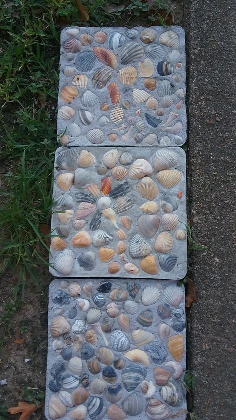 Stone Garden Design, Stone Garden Paths, Mosaic Art Diy, Stepping Stones Diy, Mosaic Stepping Stones, Mosaic Garden Art, Garden Stepping Stones, Beach Ideas, Decoration Garden