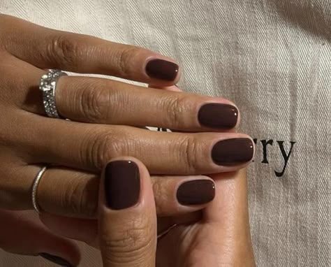 TOP 15 Old Money Nail Colors 2023 That Radiate Elegance Nails One Color, Nails Design Short, Nails New Year, White And Green Nails, Old Money Nails, Nails Round, Money Nails, Ombre Manicure, Ten Nails