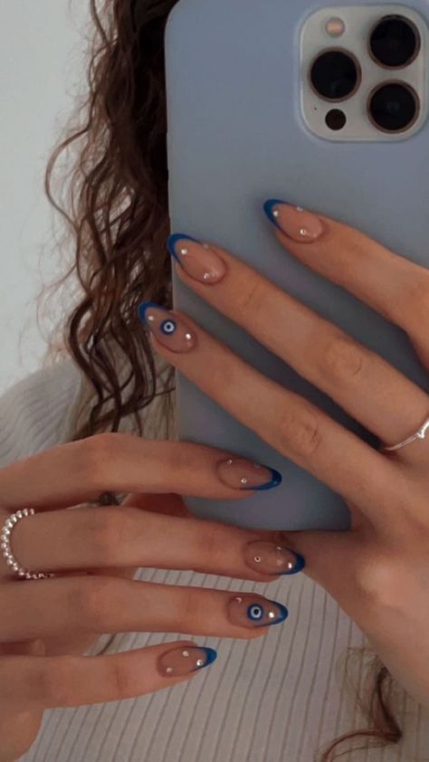 Short Almond Nails Evil Eye, Nail Inspiration Rhinestones, Eye Evil Nails, Evil Eye On Nails, Nail Art Ideas With Rhinestones, Minimalist Nails With Rhinestones, 3rd Eye Nail Art, Evil Eye Inspired Nails, Blue Eye Nail Art