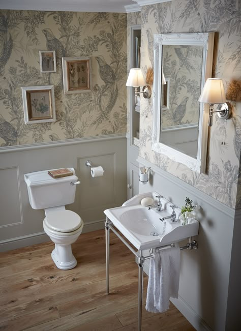 Now is the perfect time to give your bathroom a much-needed spring clean 🐣 Check out our top tips for keeping your bathroom spotless and sparkling. Baños Shabby Chic, Heritage Bathroom, Victorian Bathroom, Downstairs Toilet, Cottage Bathroom, Small Toilet, Country Bathroom, Classic Bathroom, Wooden Bathroom